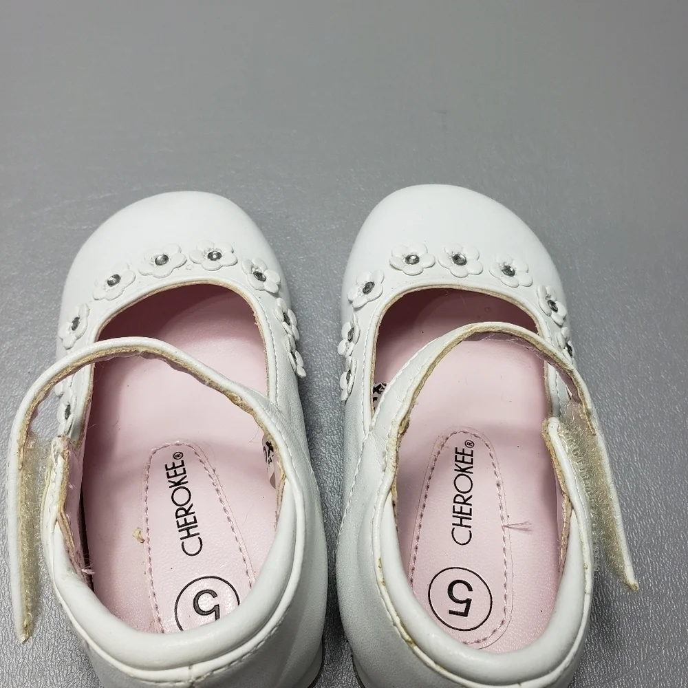 toddler baby girls Cherokee white flower shoes size 5